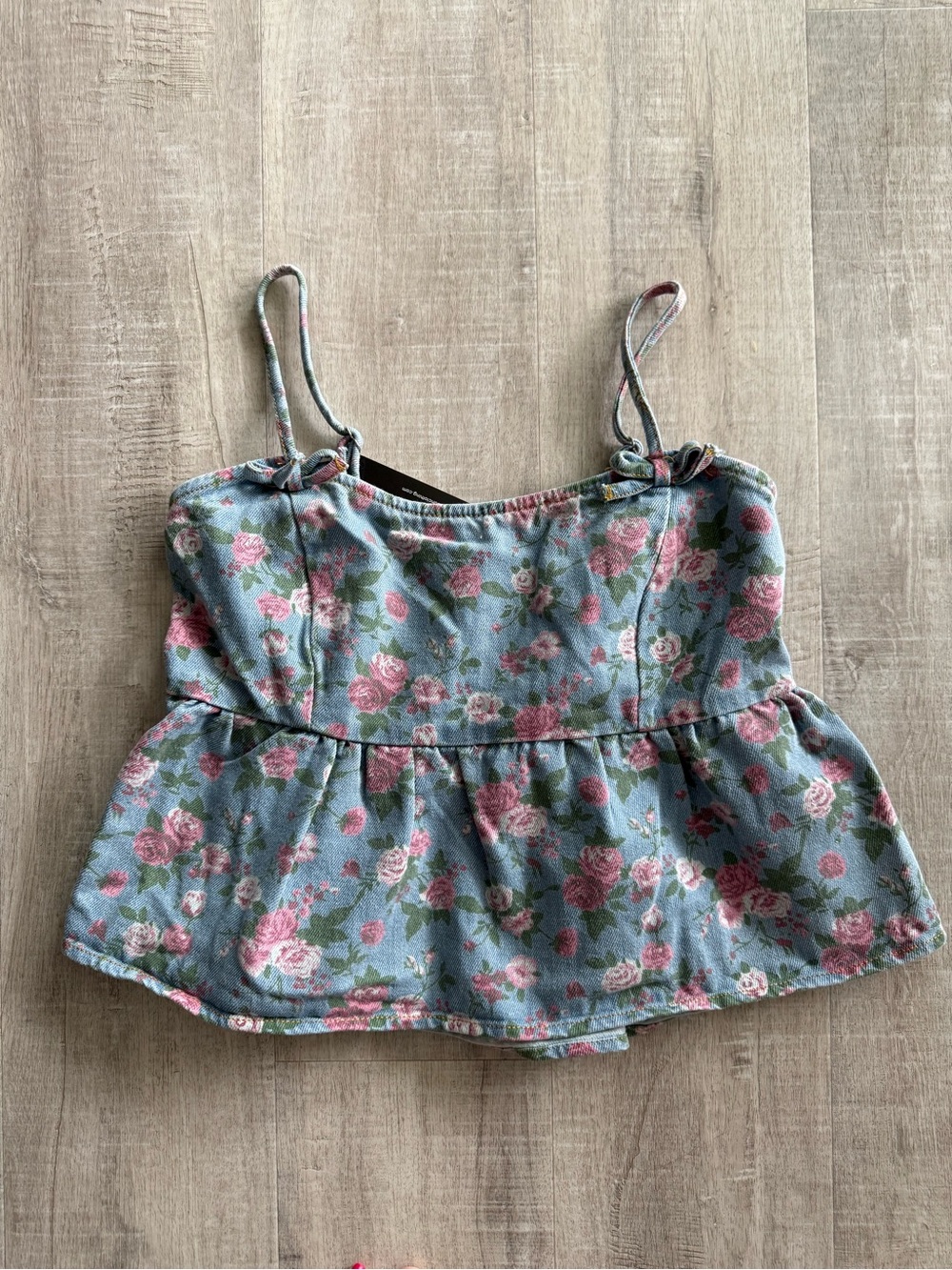 Papermood Boutique, Denim Floral Spaghetti-Strap Peplum Tank Top size small. NWT
